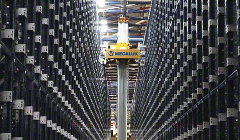 Stacker cranes for boxes