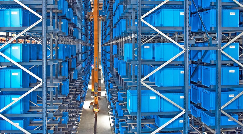 Stacker cranes for boxes Stacker cranes for boxes