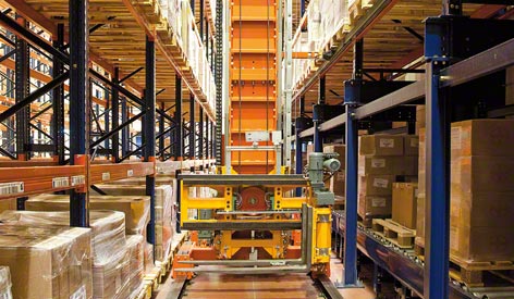 Automatic trilateral stacker crane