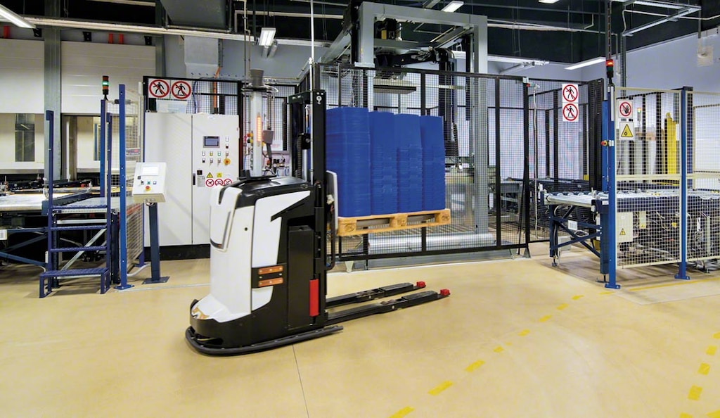 AGV robots streamline the flow of goods in the automated warehouse of Novartis in Poland