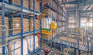 An AS/RS with Pallet Shuttle (combination of stacker cranes and the Pallet Shuttle) eliminates goods handling errors