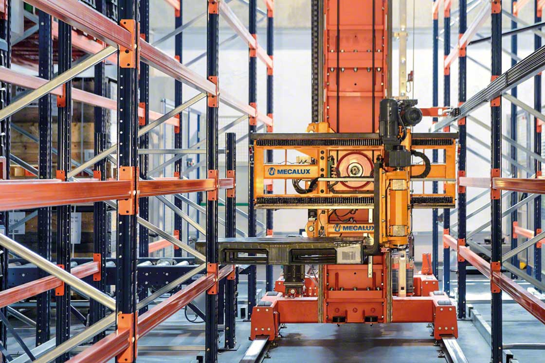 Automatic trilateral stacker cranes can be adapted to any warehouse with narrow aisle forklifts driven by operators