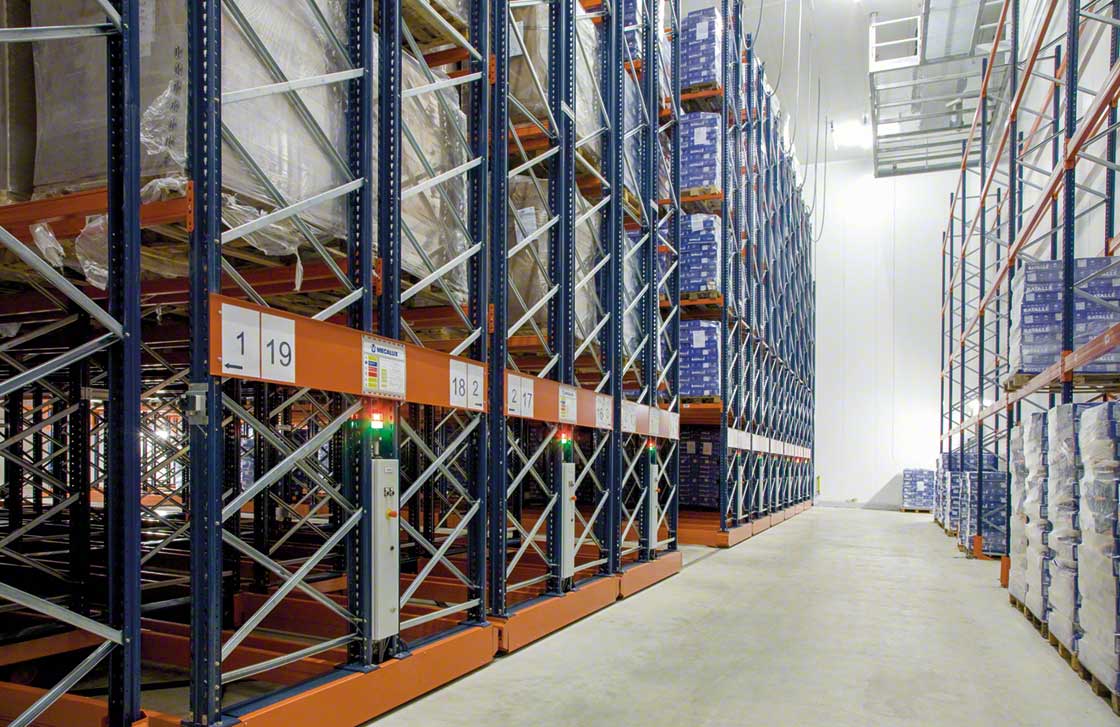 The Cárnicas Batallé freezer warehouse in Spain is equipped with Movirack mobile pallet racking