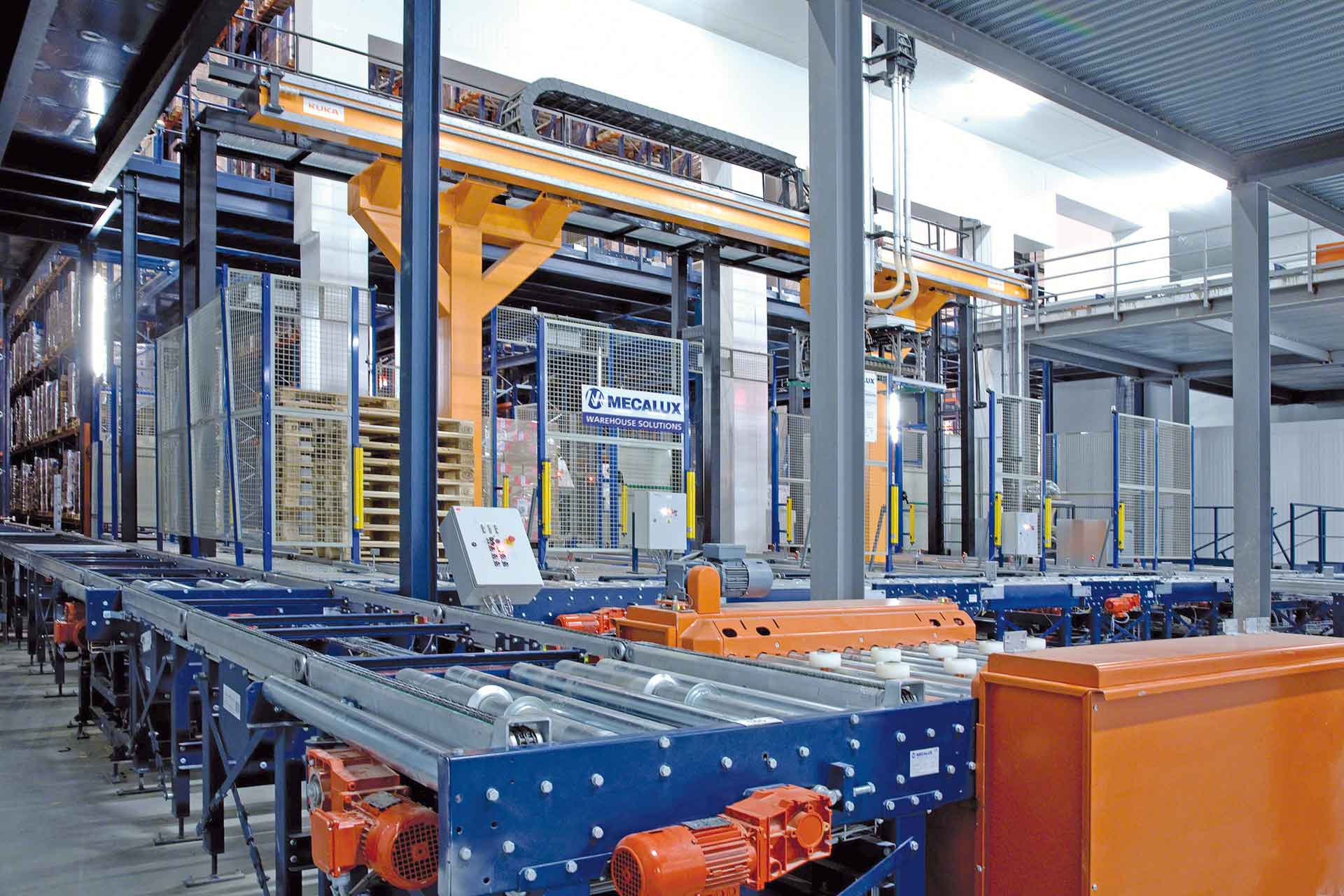 Warehouse using industrial conveyors for continuous material handling
