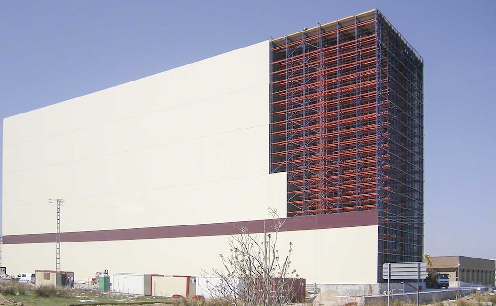 Delaviuda’s clad-rack warehouse stands 42 metres tall