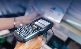 Distributed order management: technology for a changing logistics environment Distributed order management: technology for a changing logistics environment
