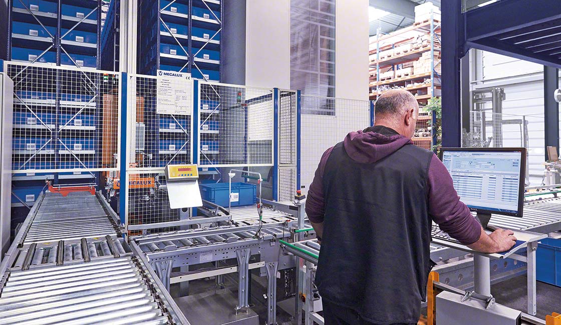 The automated mini-load system increases throughput in ecommerce warehouses