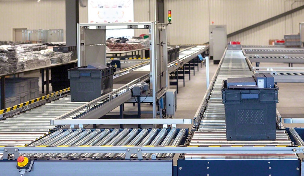 Conveyors for boxes streamline goods movements in ecommerce warehouses