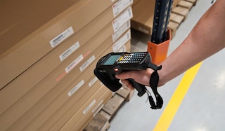 The EOQ (economic order quantity) formula aims to optimize orders in a warehouse The EOQ (economic order quantity) formula aims to optimize orders in a warehouse