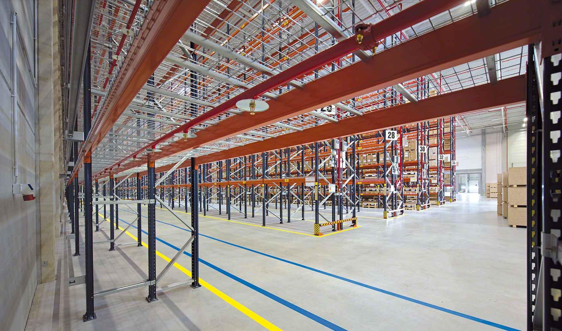 Maximum warehouse safety: 3 successful projects - Mecalux.com