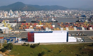 Logistics hubs are logistics facilities located in privileged spots Logistics hubs are logistics facilities located in privileged spots