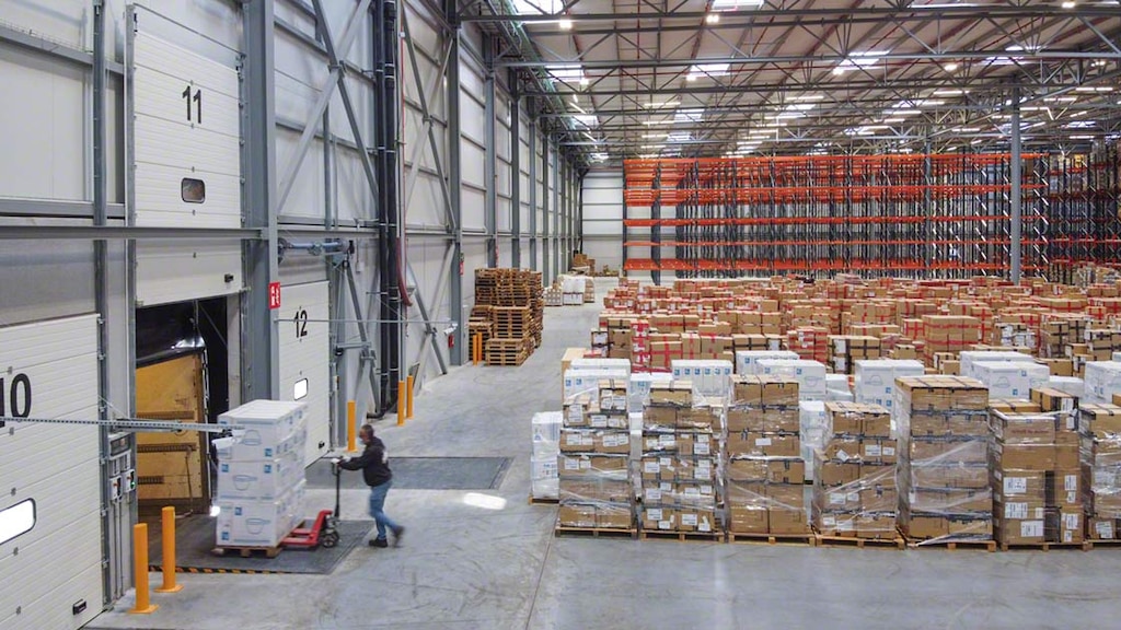 The design of the logistics hub’s layout requires prior analysis to determine where to place the loading docks