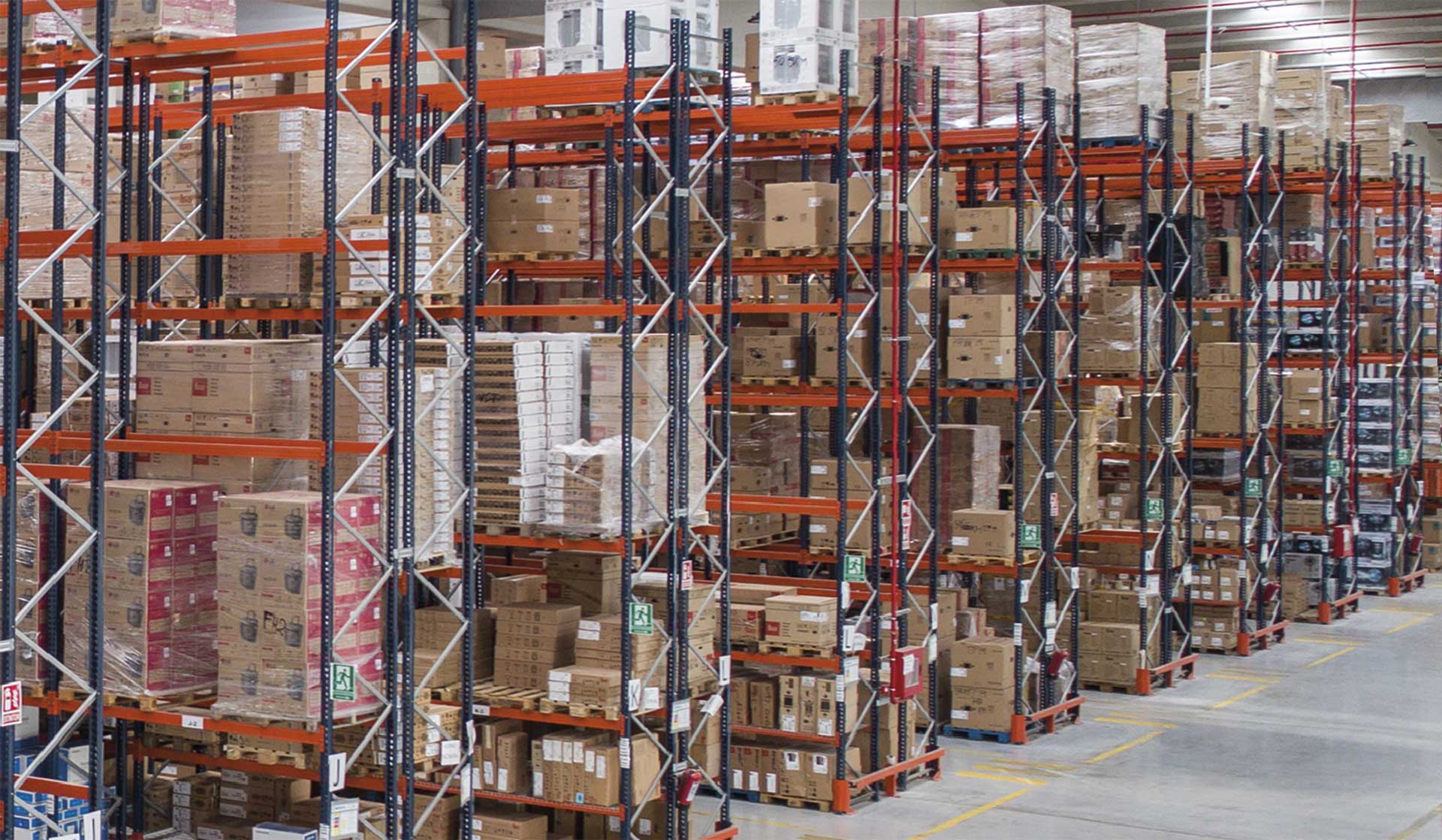 Knowing the most common logistics issues occurring in warehouses is crucial for having an efficient supply chain