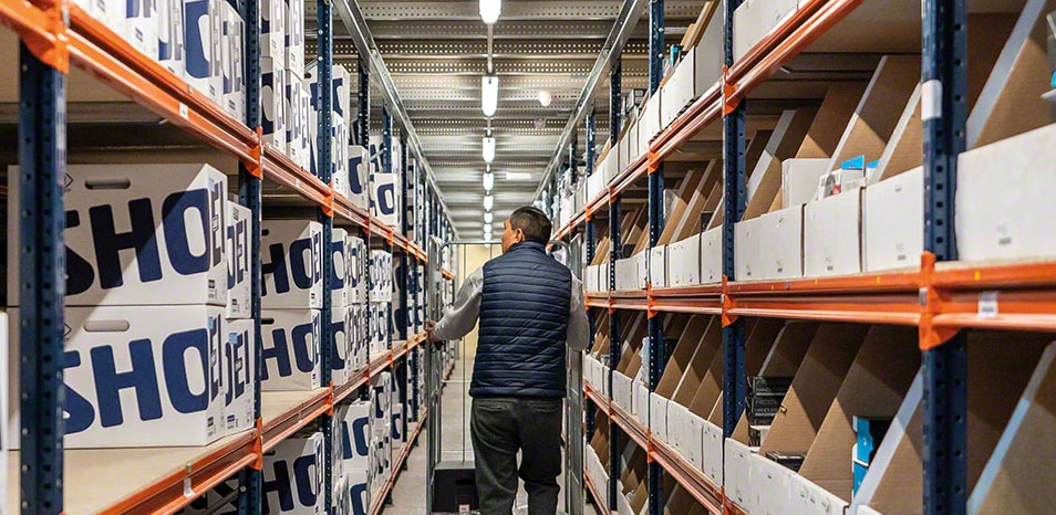 Motocard uses Easy WMS to process orders in its warehouse