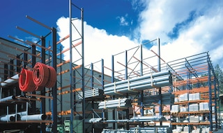 Outdoor pallet racking for industrial warehouses