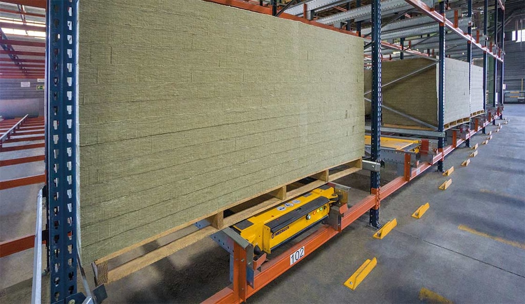 The Mecalux Group’s Pallet Shuttle system streamlines the movement of oversized pallets in the Rockwool Peninsular facility