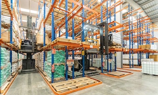 P&D stations are support elements attached to the posts on the side of a pallet racking unit