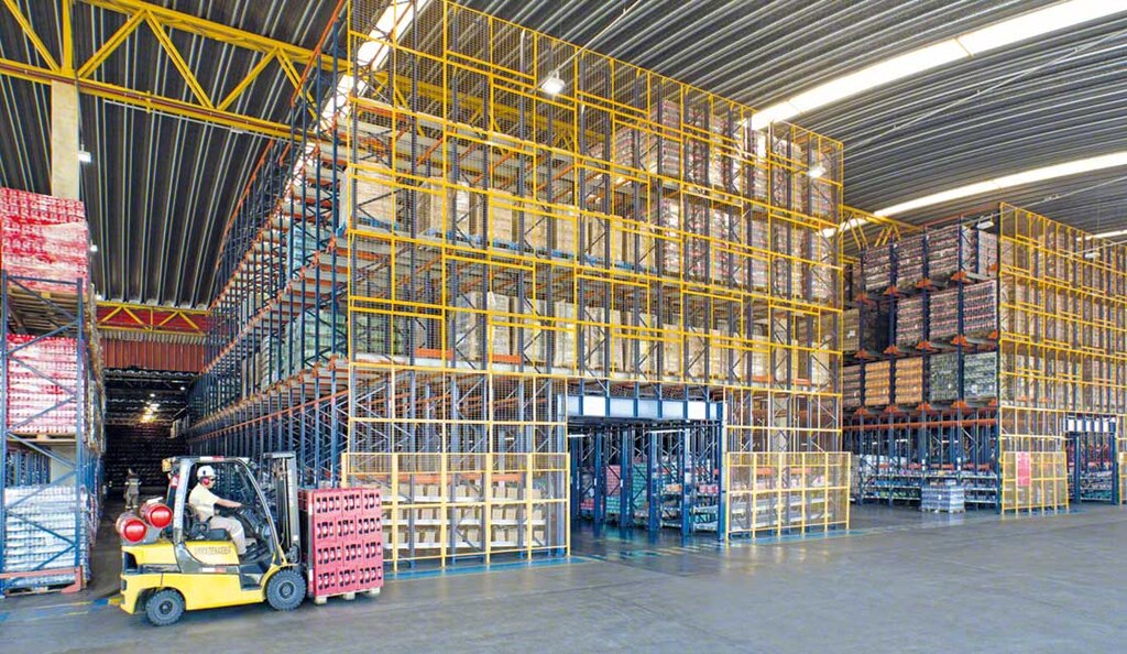 The Pallet Shuttle system allows for the installation of an aisle on the lower level to facilitate picking