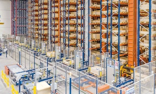 Programmable logic controller (PLC) in logistics: the first step to automation