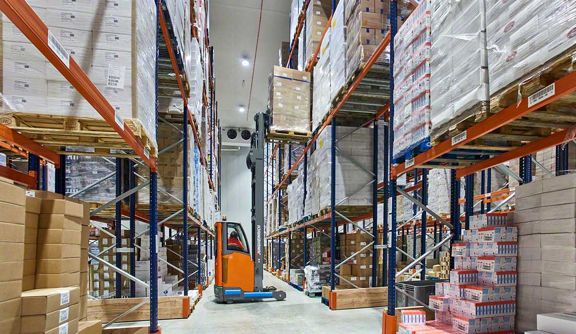 Brivio & Viganò equipped its temperature controlled warehouse with pallet racks because they provide direct access to the products