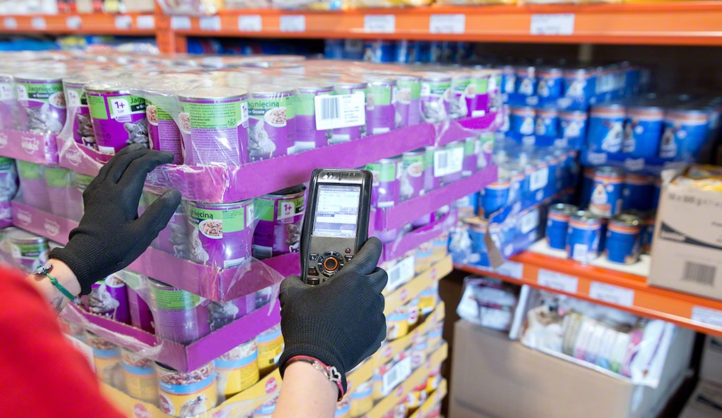 Tight flow strategies can be supported by systems such as Kanban and Lean manufacturing to guarantee product receipts