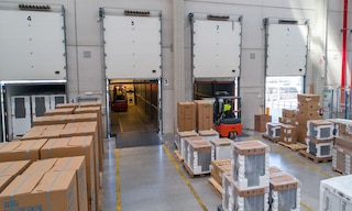The tight flow logistics strategy consists of receiving stock at just the right time The tight flow logistics strategy consists of receiving stock at just the right time