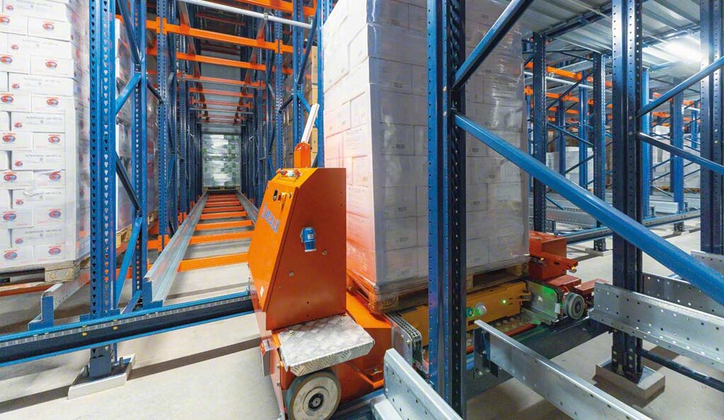 The automated Pallet Shuttle system combines transfer cars with motorised shuttles