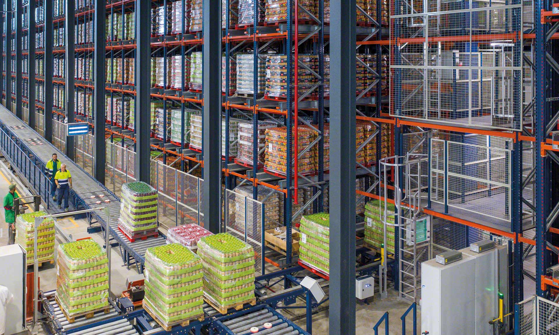 A tugger train can be an inadequate solution in warehouses with very high goods flows