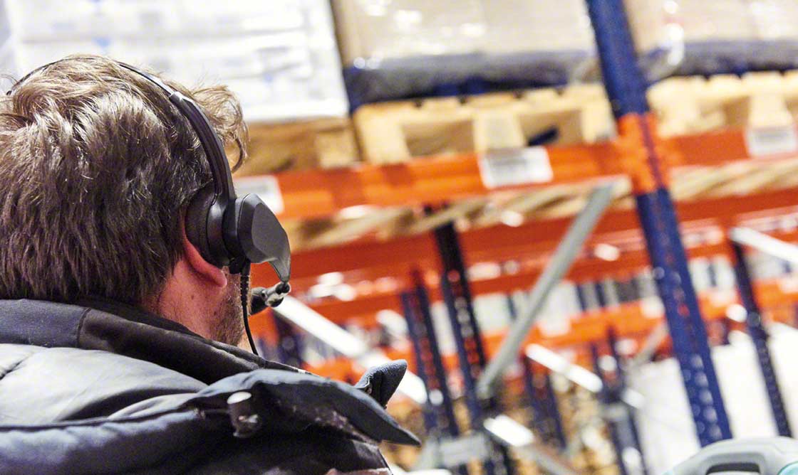 Voice picking facilitates the work of operators who prepare orders in freezer warehouses