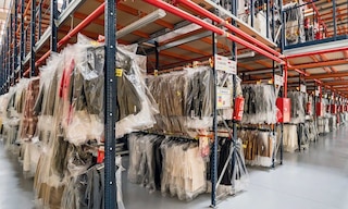 Warehouse clothing racking: how to store garments