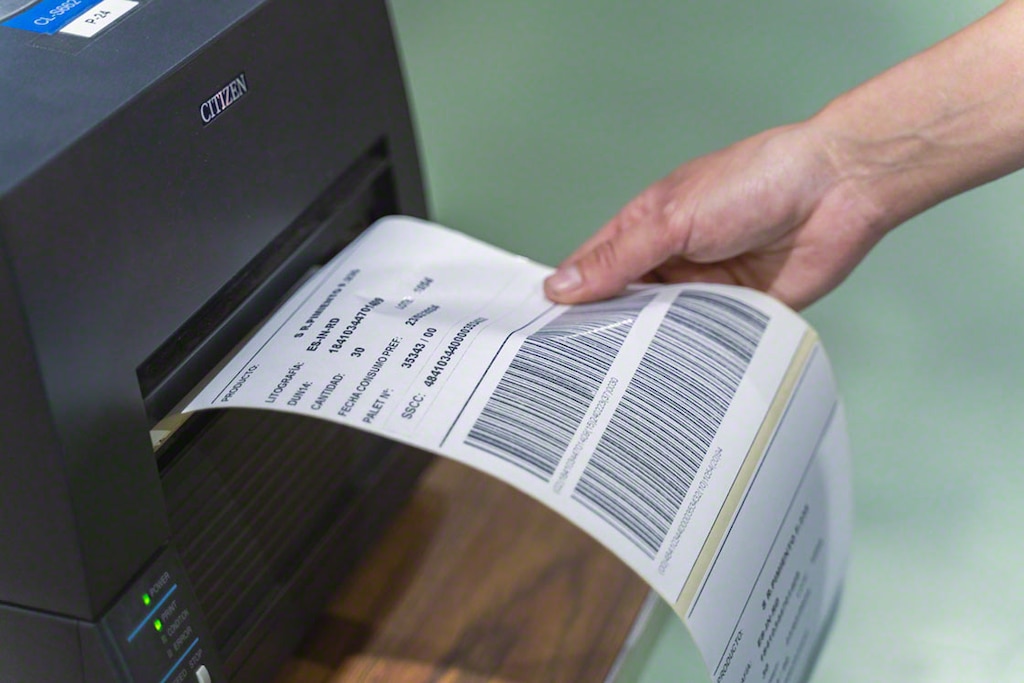 Easy WMS, the warehouse management program from Mecalux, administers the labels used in product dispatch