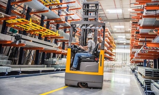Warehouse PPE protects operators from risks Warehouse PPE protects operators from risks