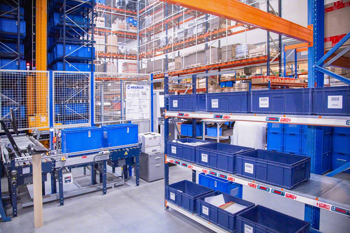 The WMS is integrated with the storage systems and other technological solutions in the warehouse, such as pick-to-light devices