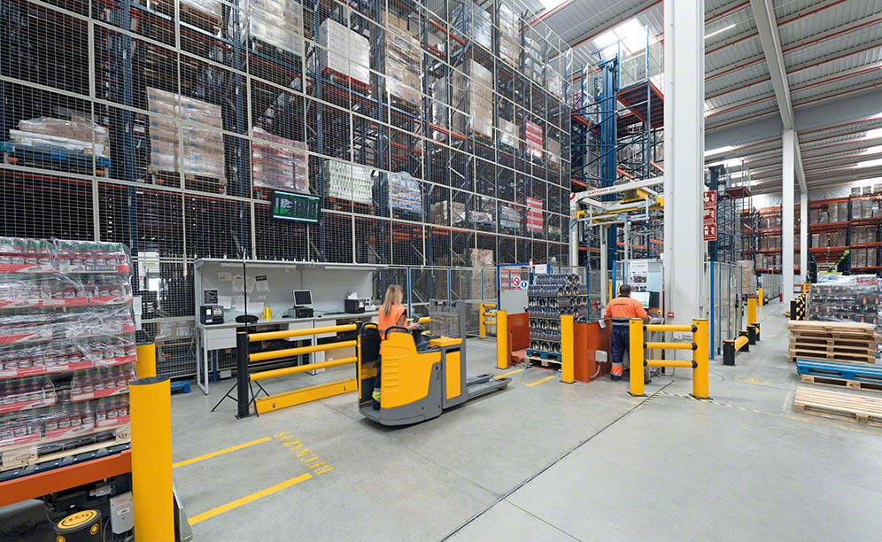 The automated warehouse organises the orders in the appropriate order