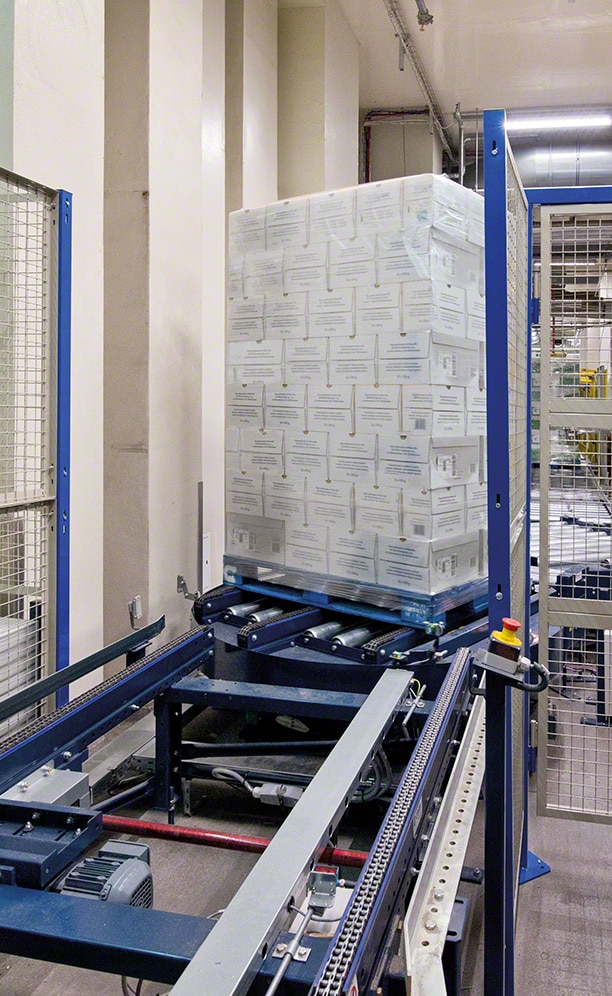 The automatic conveyor yields speed in moving goods