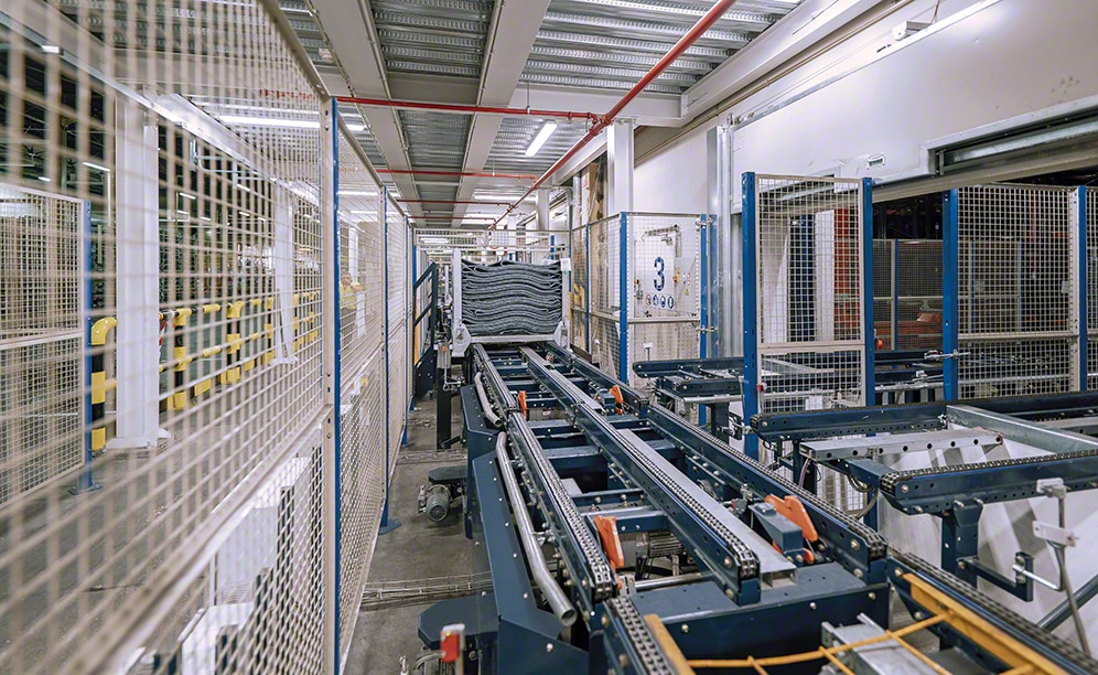 Automated clad-rack warehouse of Michelin integrated with manufacturing