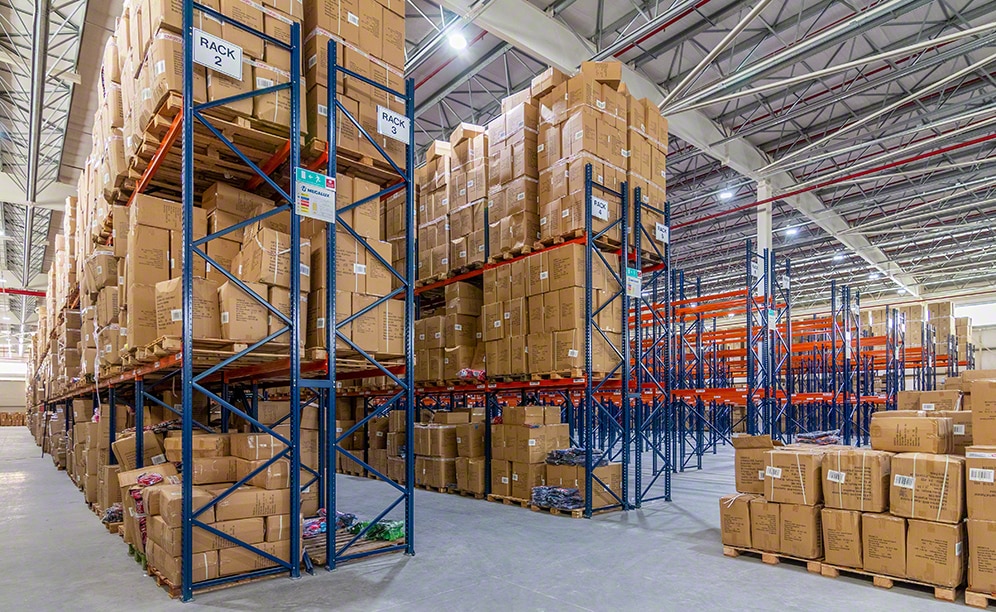 Racks to store 5.5 m high pallets for Cresko’s toys