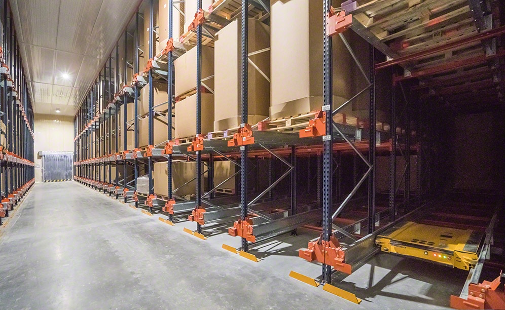 Drive-in racks run by the semi-automatic Pallet Shuttle