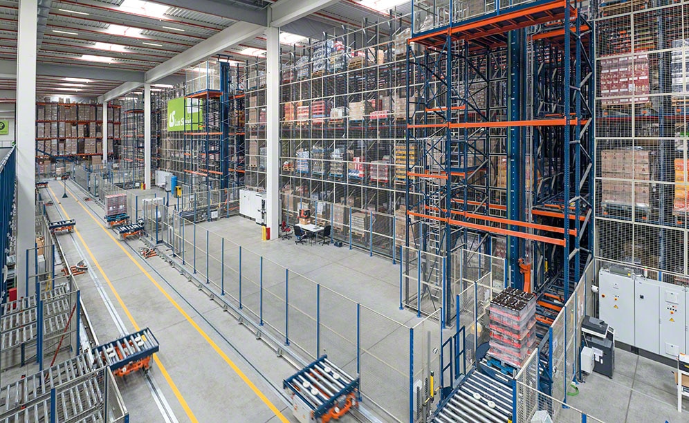 Electric monorails to floor of Luis Simoes that organise dispatches Electric monorails to floor of Luis Simoes that organise dispatches