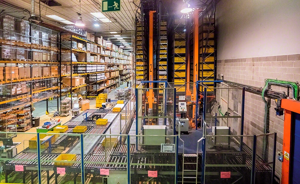 The Miniload warehouse is comprises two aisles with single-depth racks on both sides that are 34 m long and 8 m high