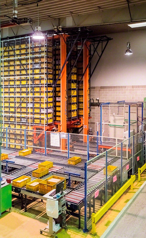 The automated miniload warehouse and the picking circuit optimise the movements of the operators during picking tasks