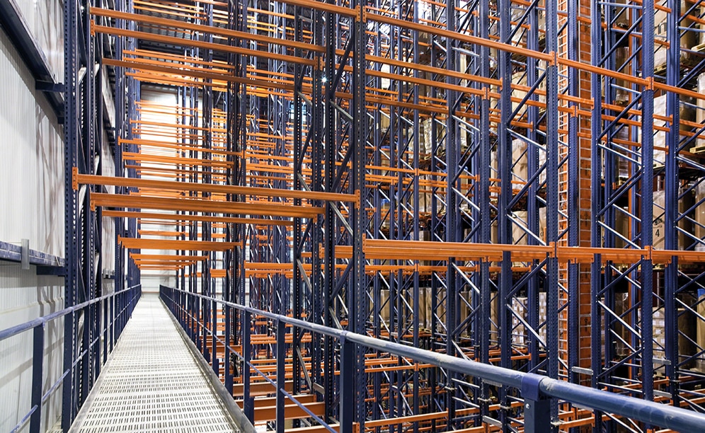 An elevated walkway allows risk-free viewing and does not block all the aisles in the two chambers