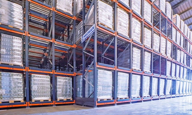 This live warehouse has a capacity of 1,026 Euro-pallets with a unit weight of 1,000 kg each
