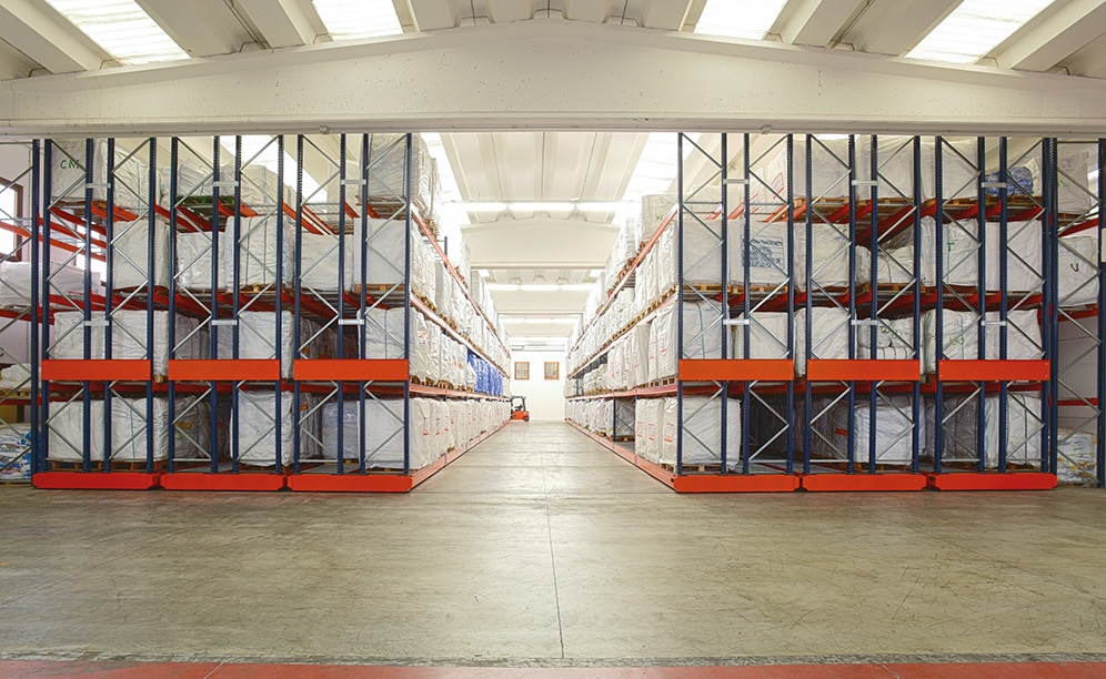 Saccheria Franceschetti, the Italian sack and big-bag manufacturer, expands its storage capacity with the installation of Movirack mobile racking
