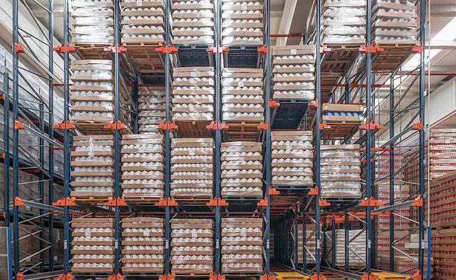 Installation focuses on the storage of Pons Químicas warehouse Installation focuses on the storage of Pons Químicas warehouse
