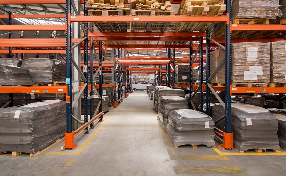 Mecalux optimises Kleen-Tex’s warehouse capacity with pallet racks and mezzanine