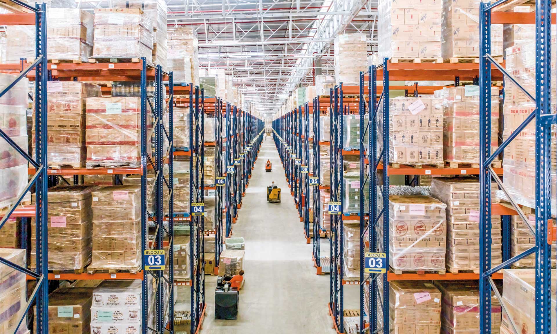 Mecalux pallet racks in the warehouses of the wholesaler Atacadão