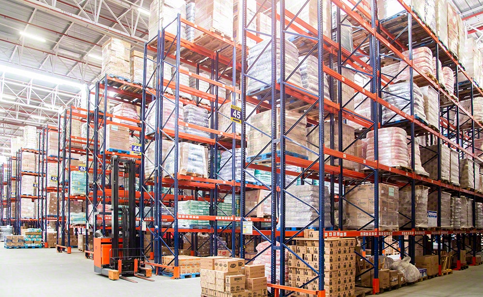 Mecalux pallet racks in the warehouses of the wholesaler Atacadão