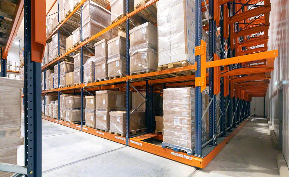 High-density Movirack racks that offer direct access to the goods