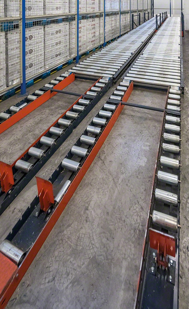This preload system regroups pallets of the same order or route and streamlines distribution vehicle loading This preload system regroups pallets of the same order or route and streamlines distribution vehicle loading